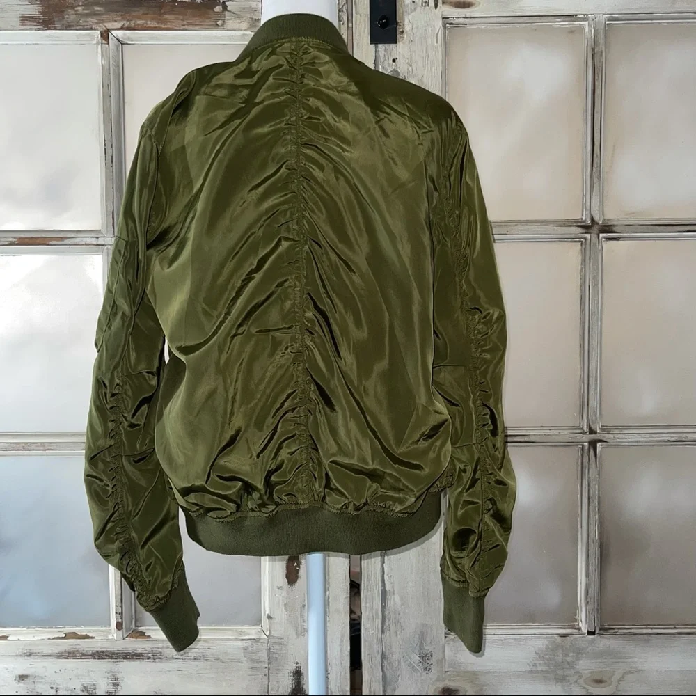 Better Be olive green bomber jacket size m - Picture 2 of 6